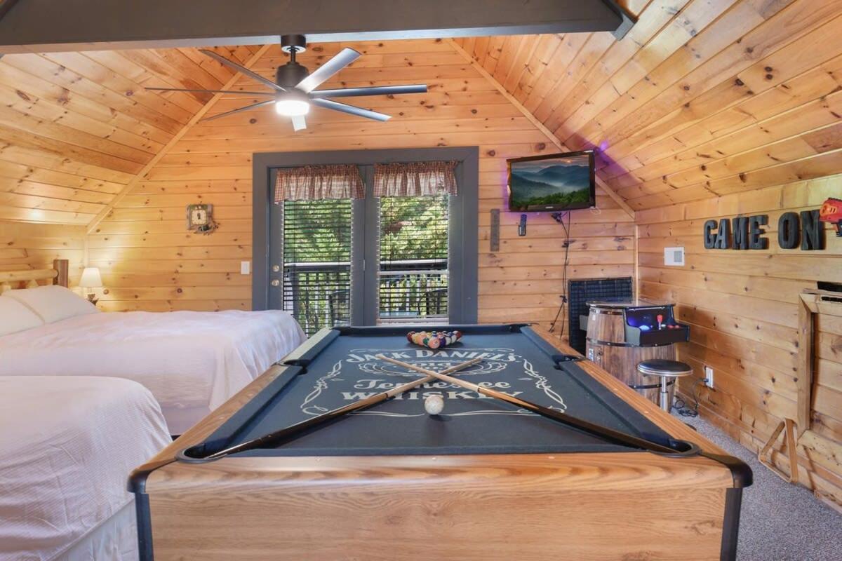 Ryes And Shine Bootlegger'S Cabin! Hot Tub* Pool* Arcade* Billiards *Ev * Pet Friendly 塞维尔维尔 外观 照片