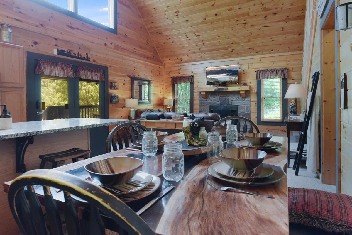 Ryes And Shine Bootlegger'S Cabin! Hot Tub* Pool* Arcade* Billiards *Ev * Pet Friendly 塞维尔维尔 外观 照片