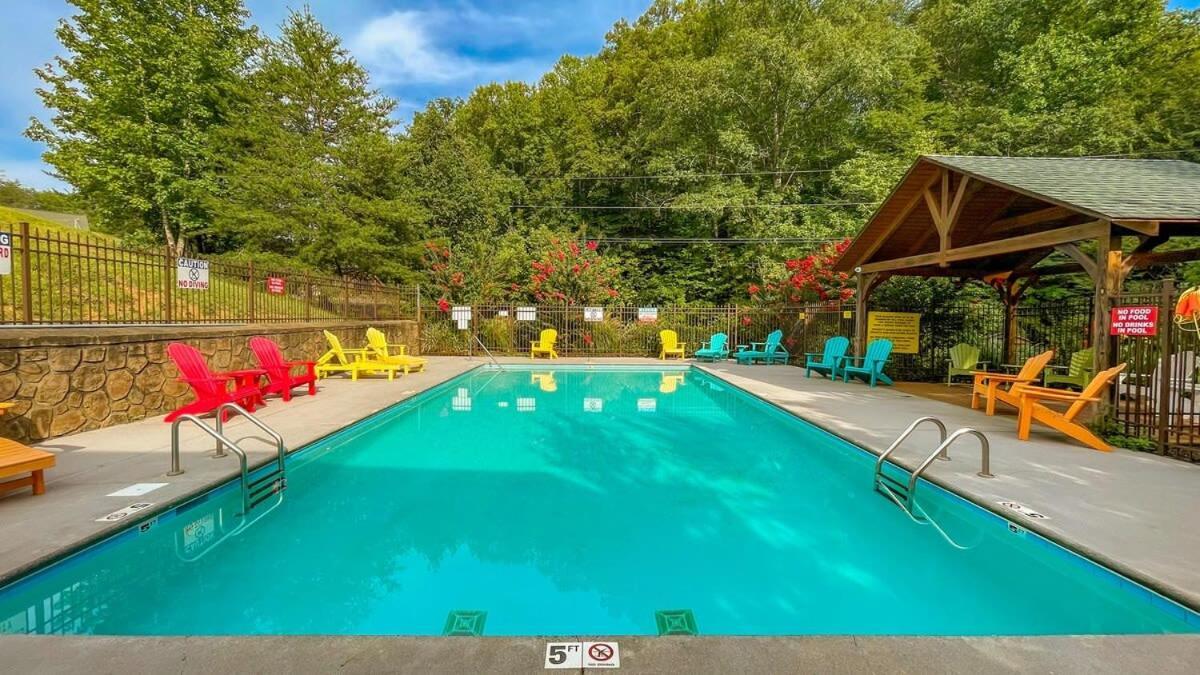 Ryes And Shine Bootlegger'S Cabin! Hot Tub* Pool* Arcade* Billiards *Ev * Pet Friendly 塞维尔维尔 外观 照片