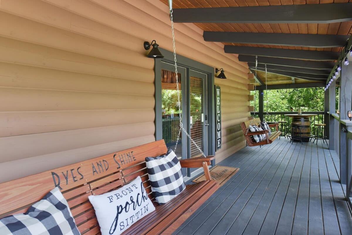Ryes And Shine Bootlegger'S Cabin! Hot Tub* Pool* Arcade* Billiards *Ev * Pet Friendly 塞维尔维尔 外观 照片