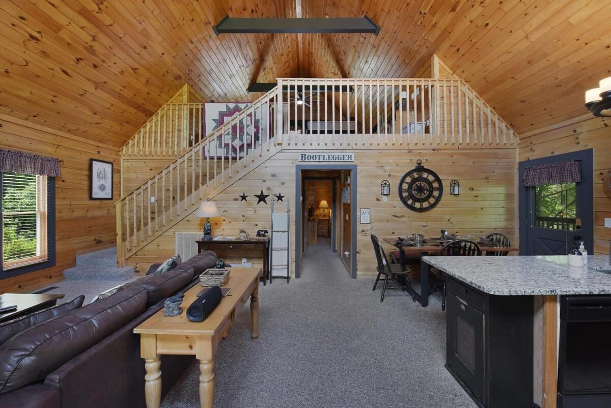 Ryes And Shine Bootlegger'S Cabin! Hot Tub* Pool* Arcade* Billiards *Ev * Pet Friendly 塞维尔维尔 外观 照片