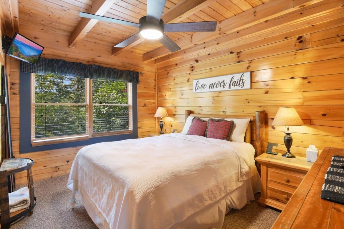 Ryes And Shine Bootlegger'S Cabin! Hot Tub* Pool* Arcade* Billiards *Ev * Pet Friendly 塞维尔维尔 外观 照片