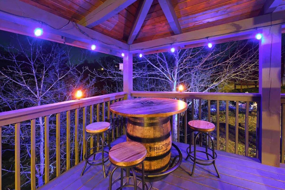 Ryes And Shine Bootlegger'S Cabin! Hot Tub* Pool* Arcade* Billiards *Ev * Pet Friendly 塞维尔维尔 外观 照片