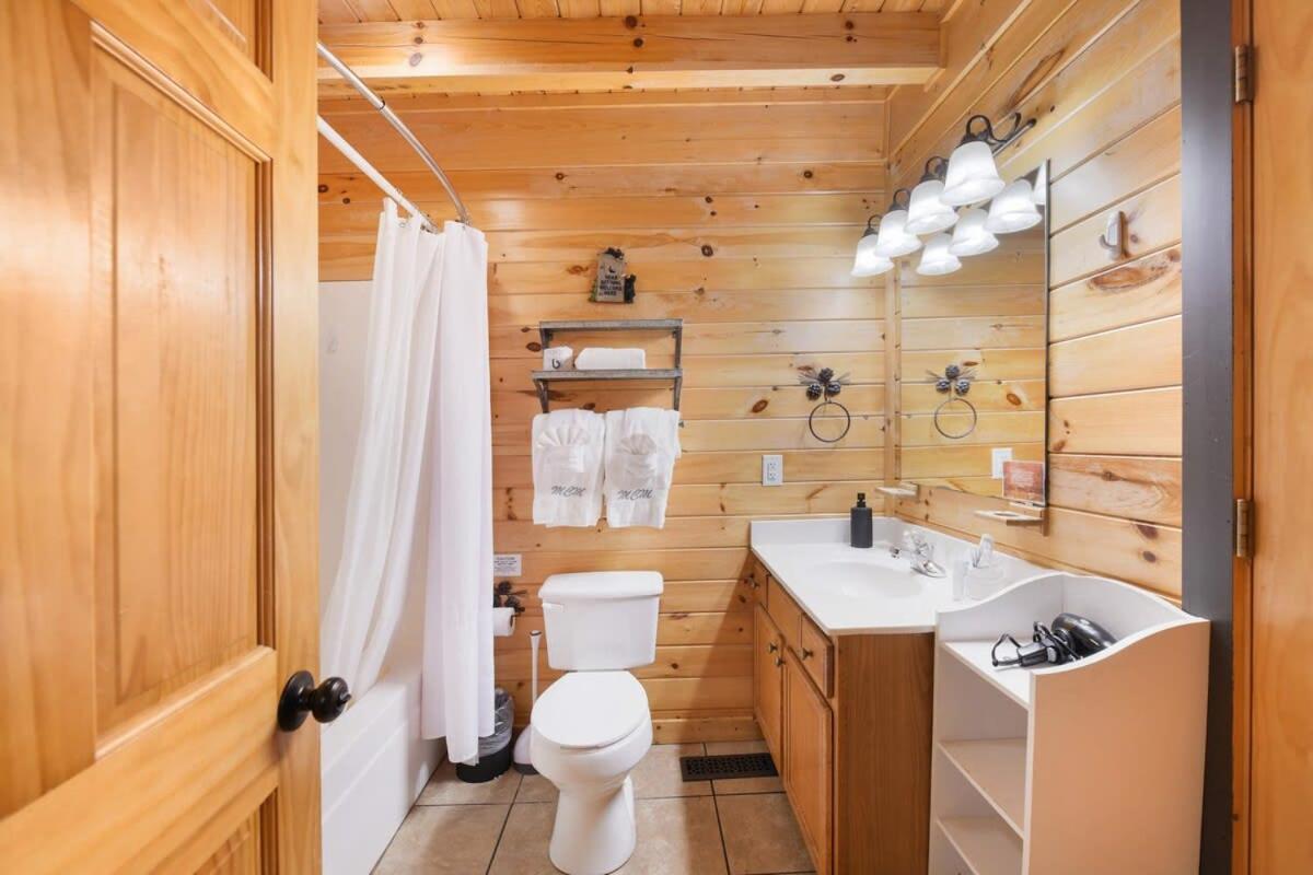 Ryes And Shine Bootlegger'S Cabin! Hot Tub* Pool* Arcade* Billiards *Ev * Pet Friendly 塞维尔维尔 外观 照片