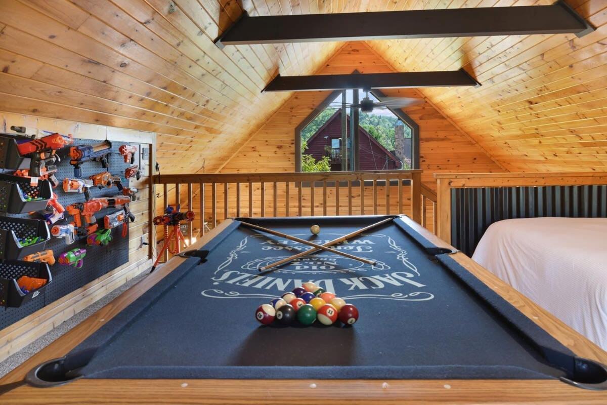 Ryes And Shine Bootlegger'S Cabin! Hot Tub* Pool* Arcade* Billiards *Ev * Pet Friendly 塞维尔维尔 外观 照片