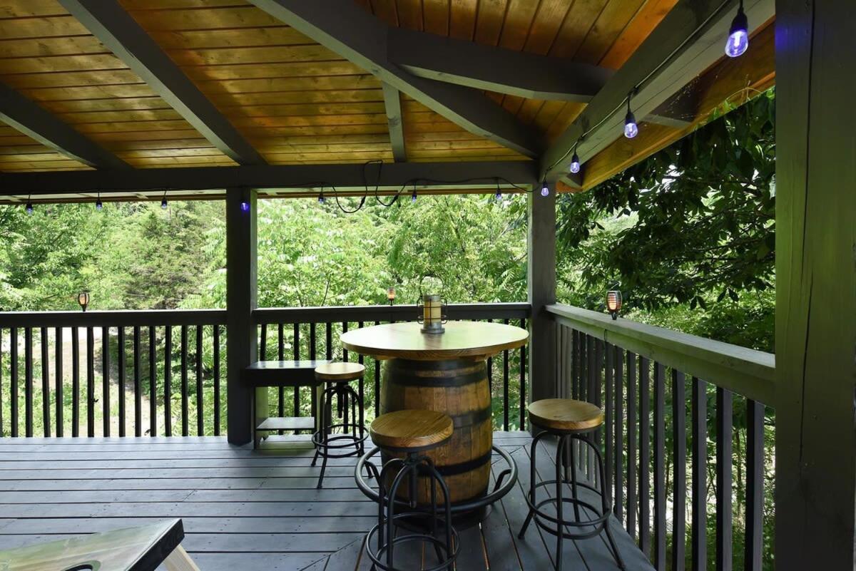 Ryes And Shine Bootlegger'S Cabin! Hot Tub* Pool* Arcade* Billiards *Ev * Pet Friendly 塞维尔维尔 外观 照片