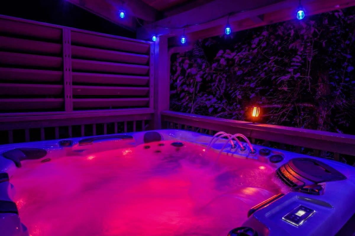 Ryes And Shine Bootlegger'S Cabin! Hot Tub* Pool* Arcade* Billiards *Ev * Pet Friendly 塞维尔维尔 外观 照片